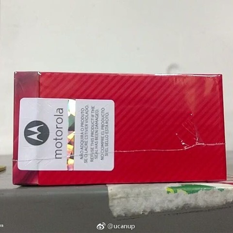 Moto Z2 Play Box Shots 4